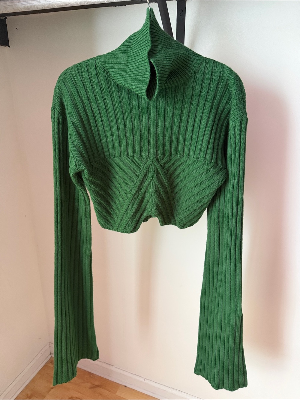 HANIFA PINK LABEL Green Ribbed Cropped Turtleneck Sweater